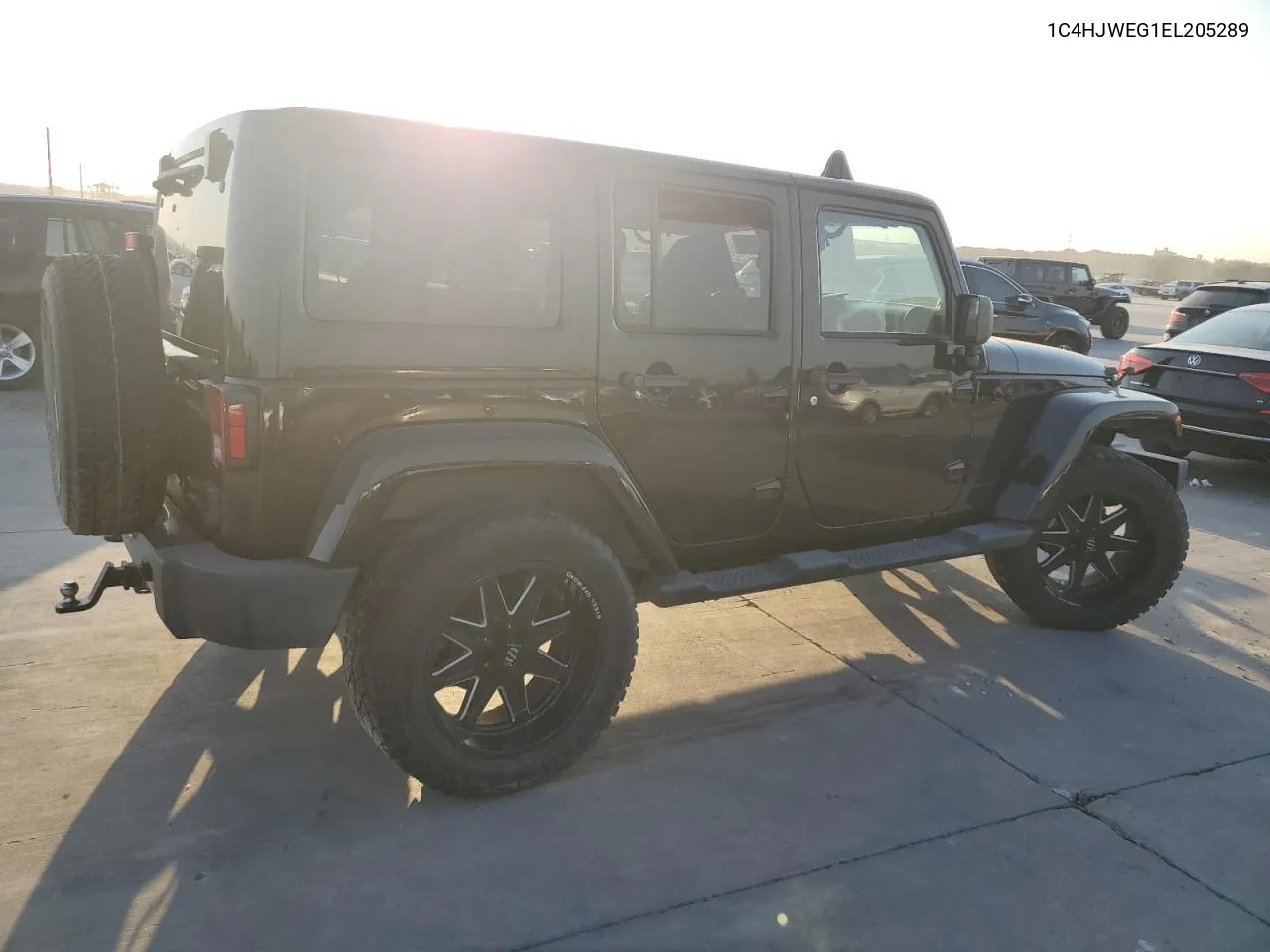 1C4HJWEG1EL205289 2014 Jeep Wrangler Unlimited Sahara