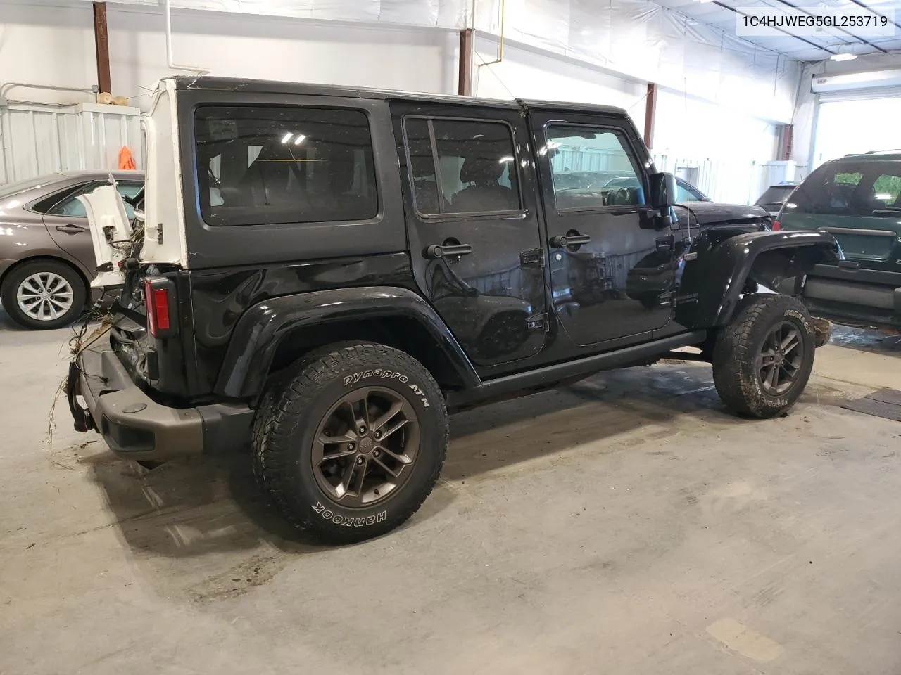 1C4HJWEG5GL253719 2016 Jeep Wrangler Unlimited Sahara