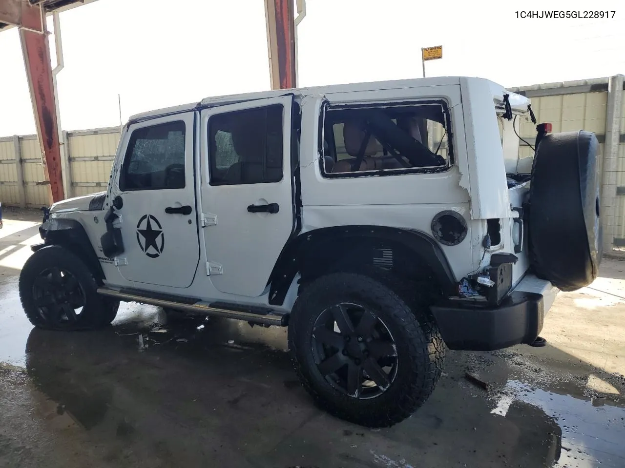 1C4HJWEG5GL228917 2016 Jeep Wrangler Unlimited Sahara