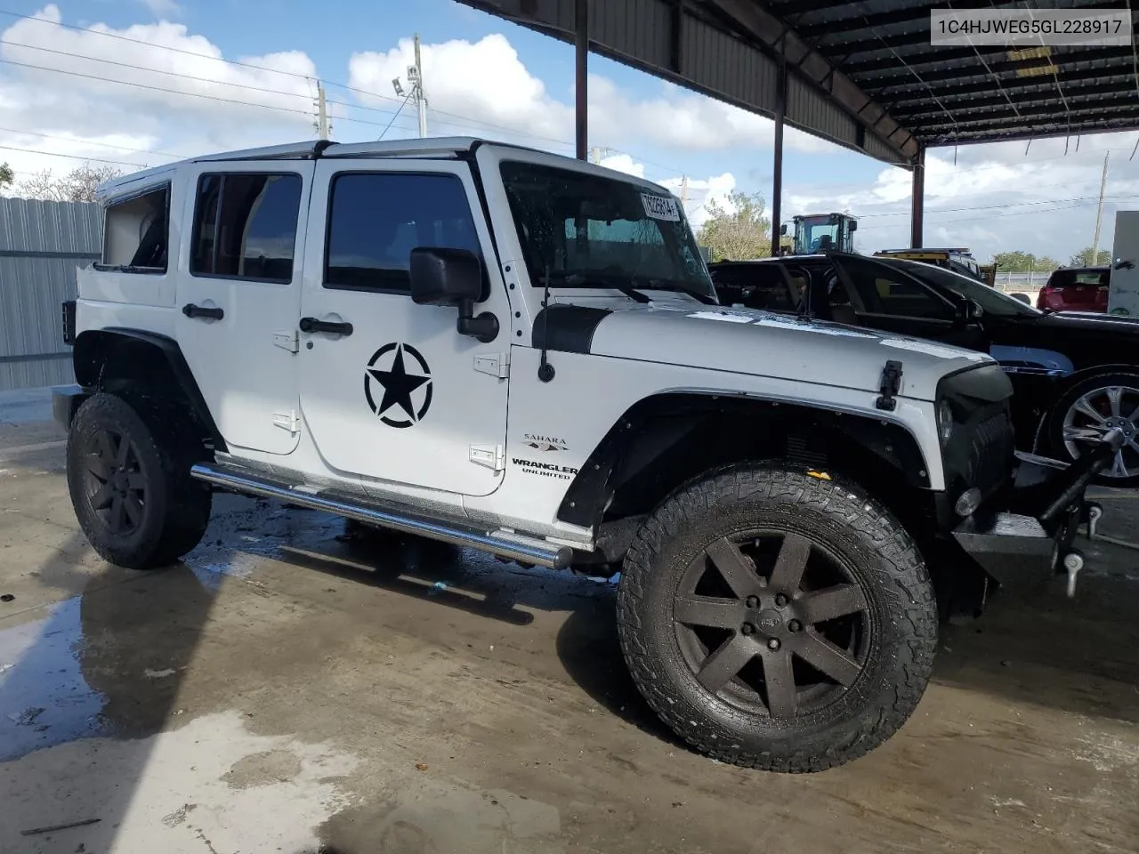 1C4HJWEG5GL228917 2016 Jeep Wrangler Unlimited Sahara