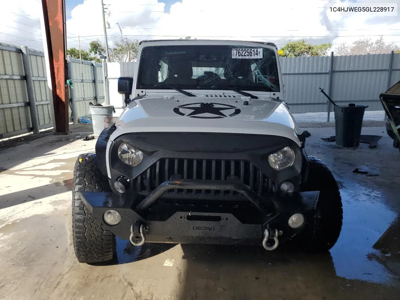 1C4HJWEG5GL228917 2016 Jeep Wrangler Unlimited Sahara