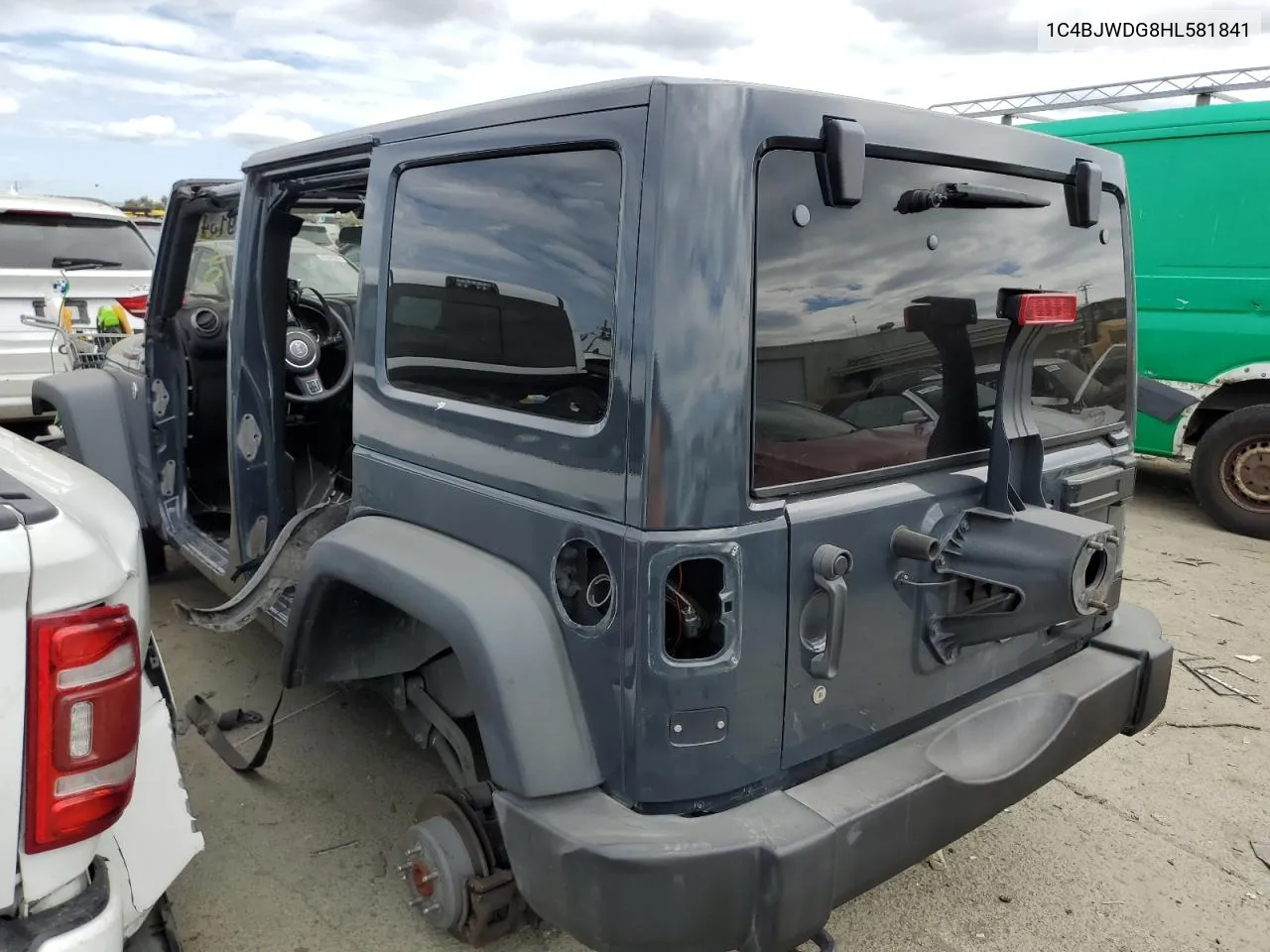 1C4BJWDG8HL581841 2017 Jeep Wrangler Unlimited Sport