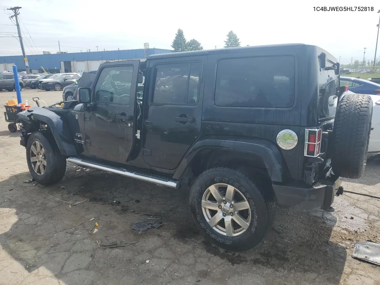 1C4BJWEG5HL752818 2017 Jeep Wrangler Unlimited Sahara