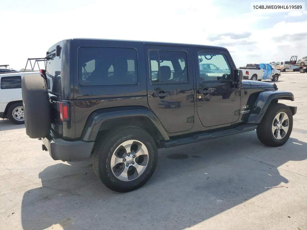 1C4BJWEG9HL619589 2017 Jeep Wrangler Unlimited Sahara