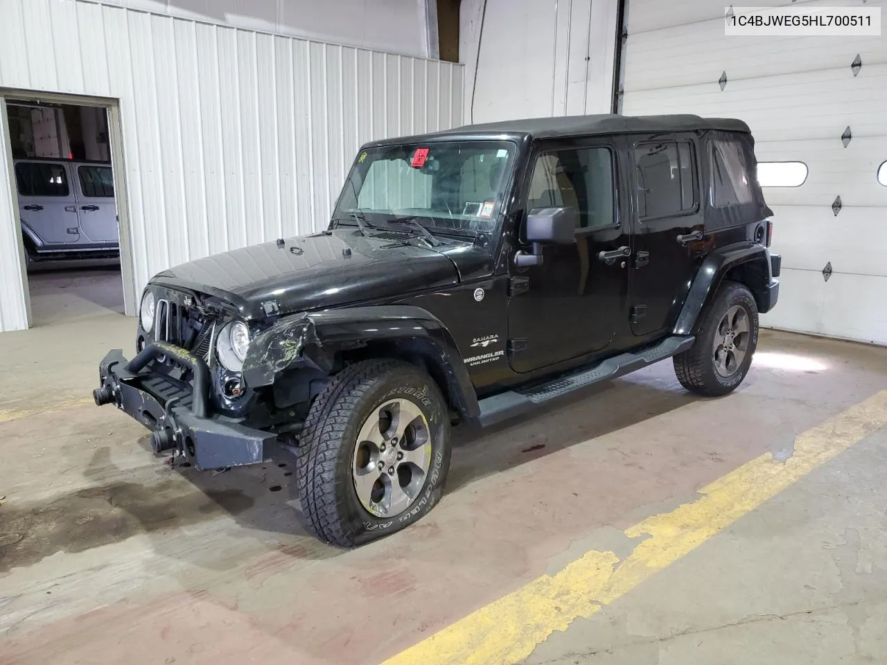 1C4BJWEG5HL700511 2017 Jeep Wrangler Unlimited Sahara