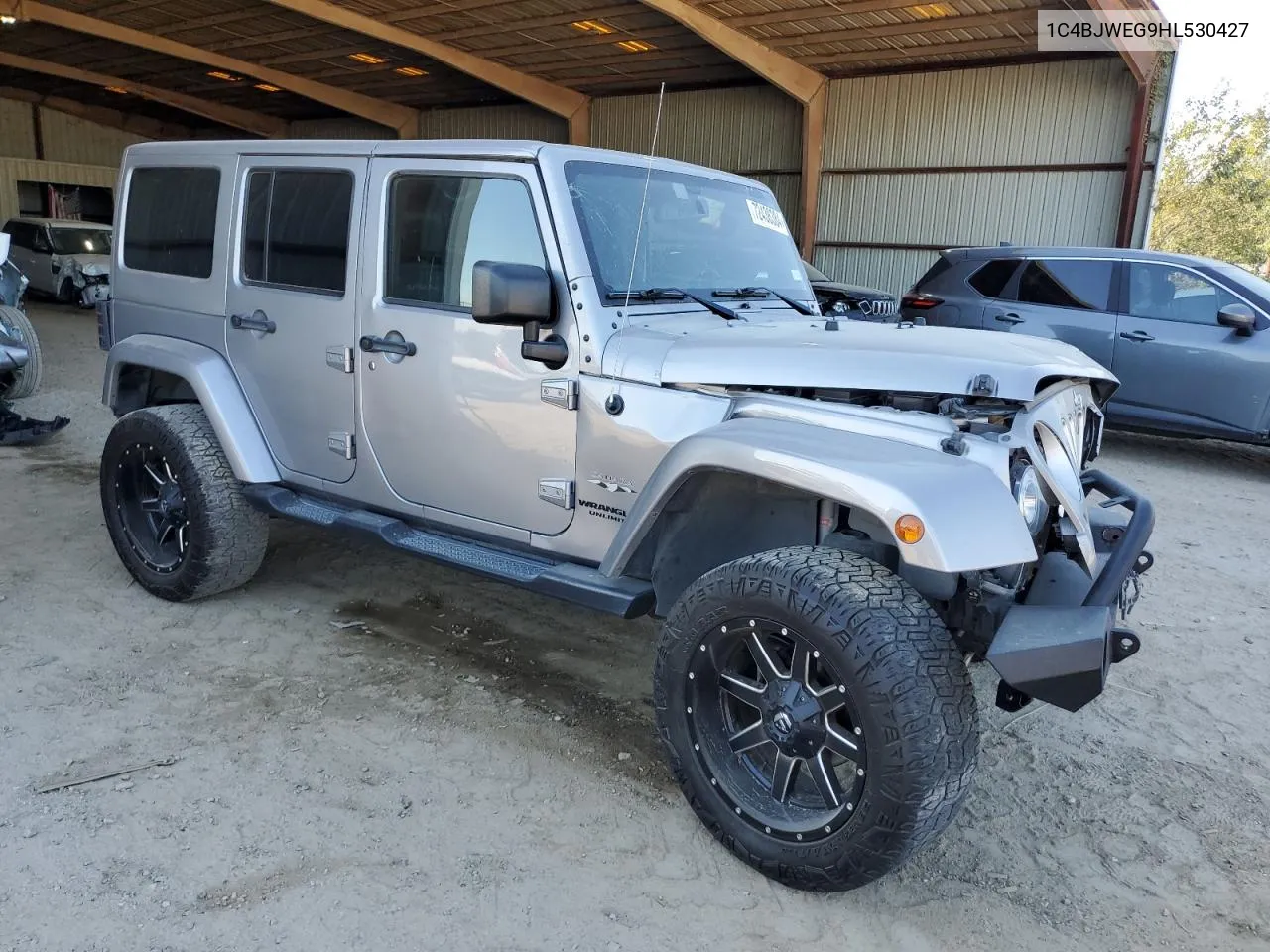 1C4BJWEG9HL530427 2017 Jeep Wrangler Unlimited Sahara