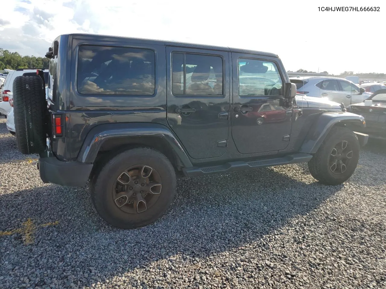 1C4HJWEG7HL666632 2017 Jeep Wrangler Unlimited Sahara