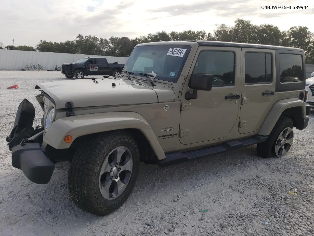 1C4BJWEG5HL589944 2017 Jeep Wrangler Unlimited Sahara