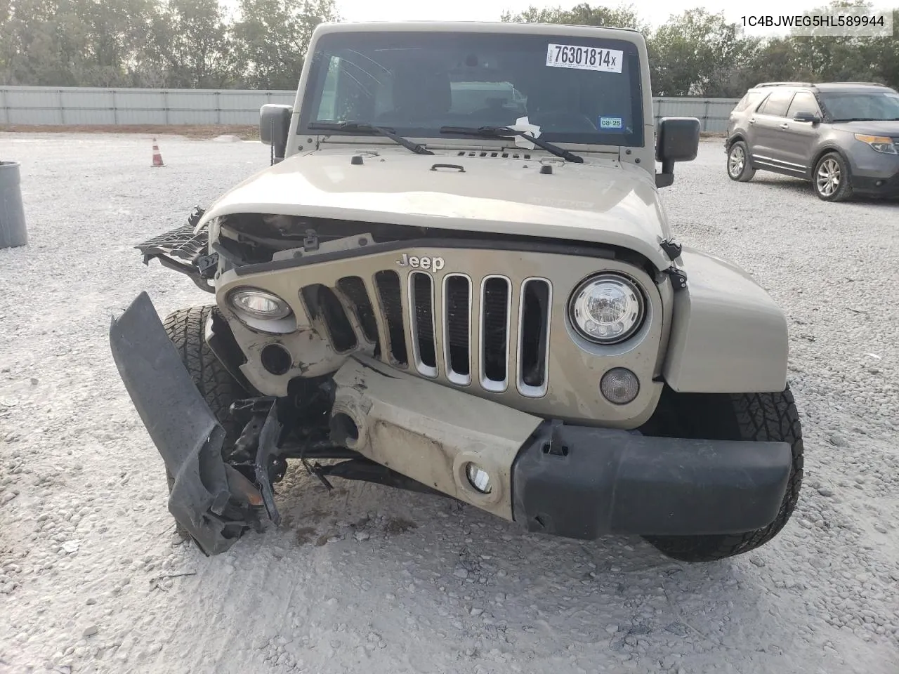 1C4BJWEG5HL589944 2017 Jeep Wrangler Unlimited Sahara