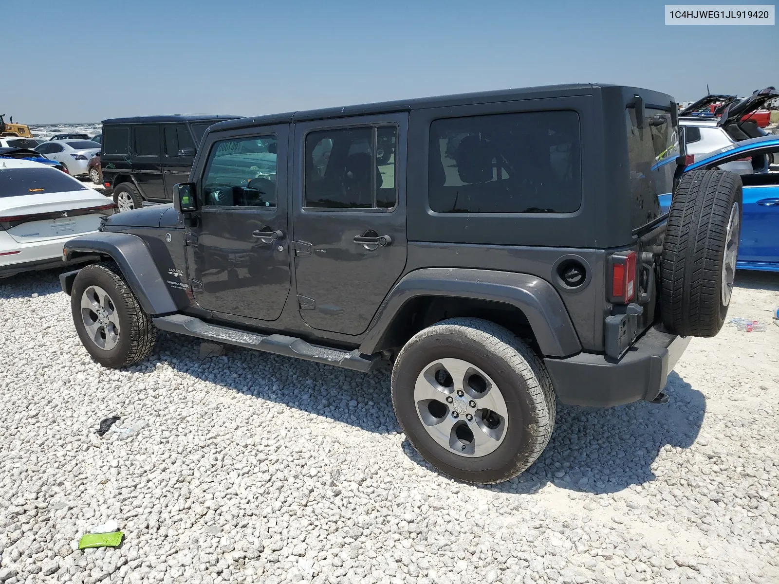 1C4HJWEG1JL919420 2018 Jeep Wrangler Unlimited Sahara