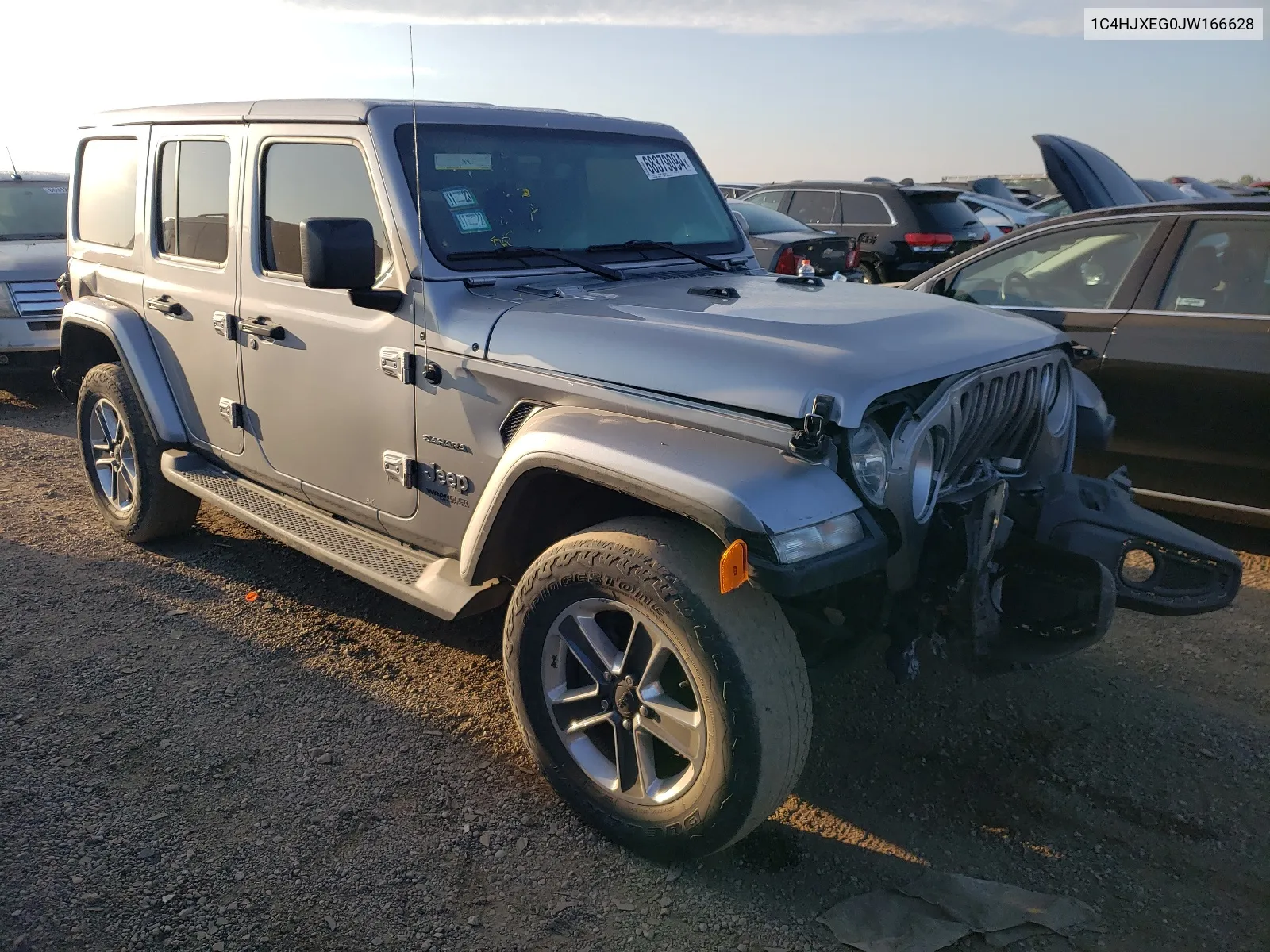 1C4HJXEG0JW166628 2018 Jeep Wrangler Unlimited Sahara