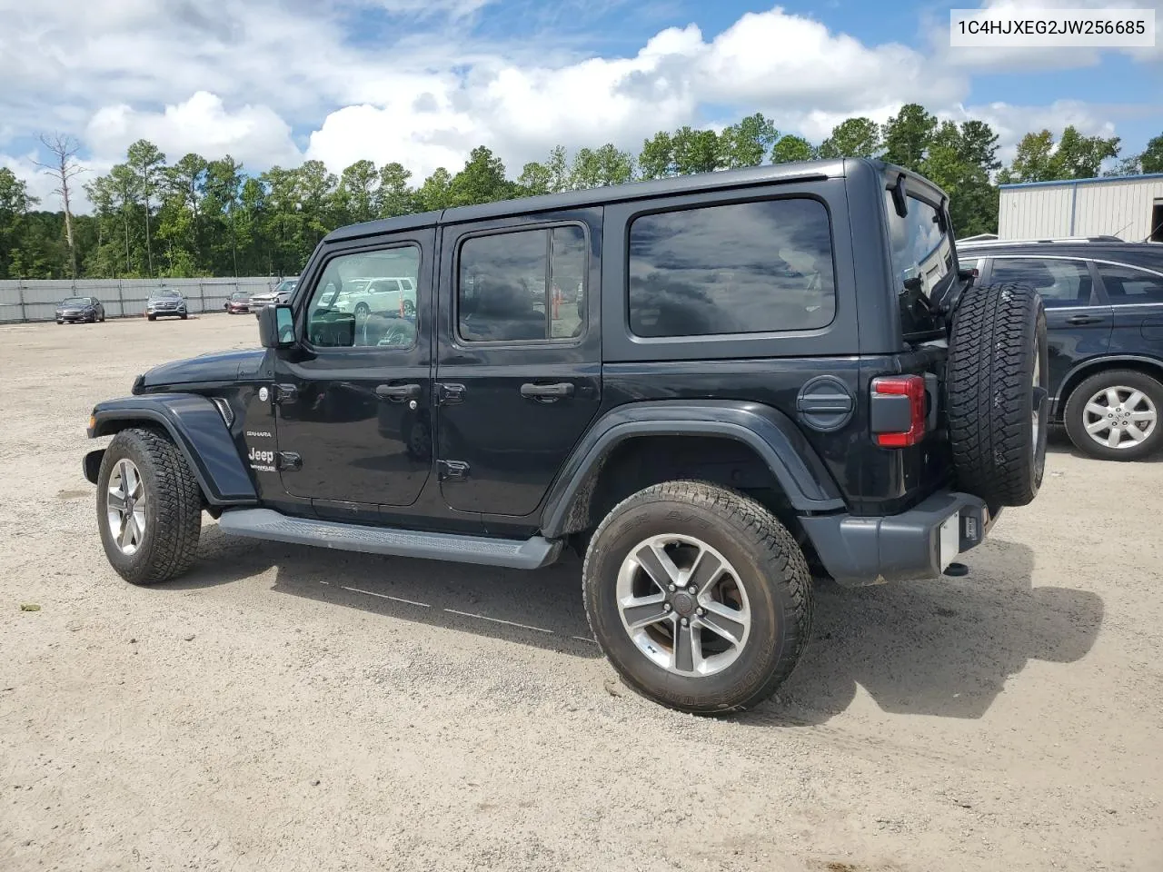 1C4HJXEG2JW256685 2018 Jeep Wrangler Unlimited Sahara