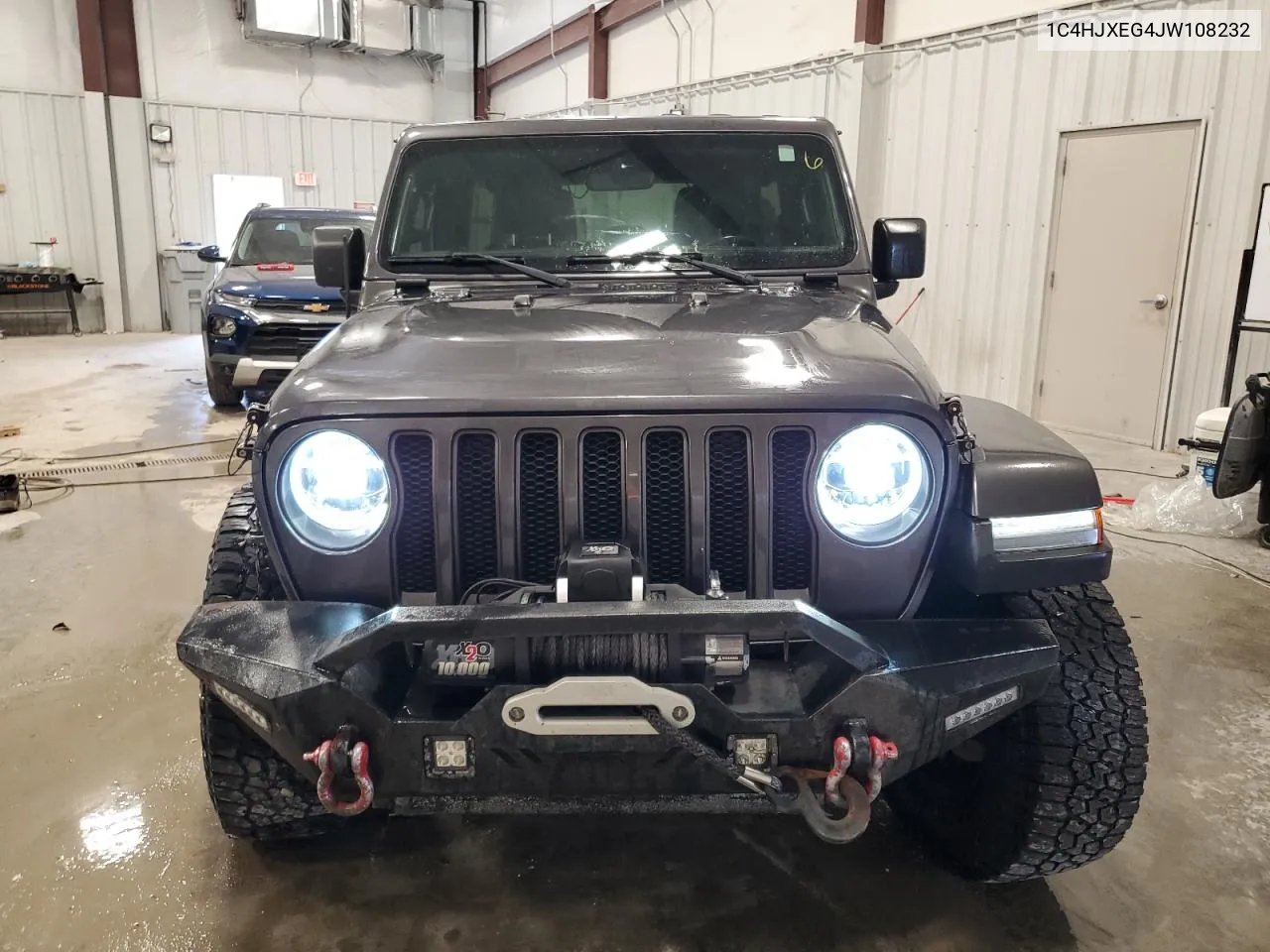 1C4HJXEG4JW108232 2018 Jeep Wrangler Unlimited Sahara