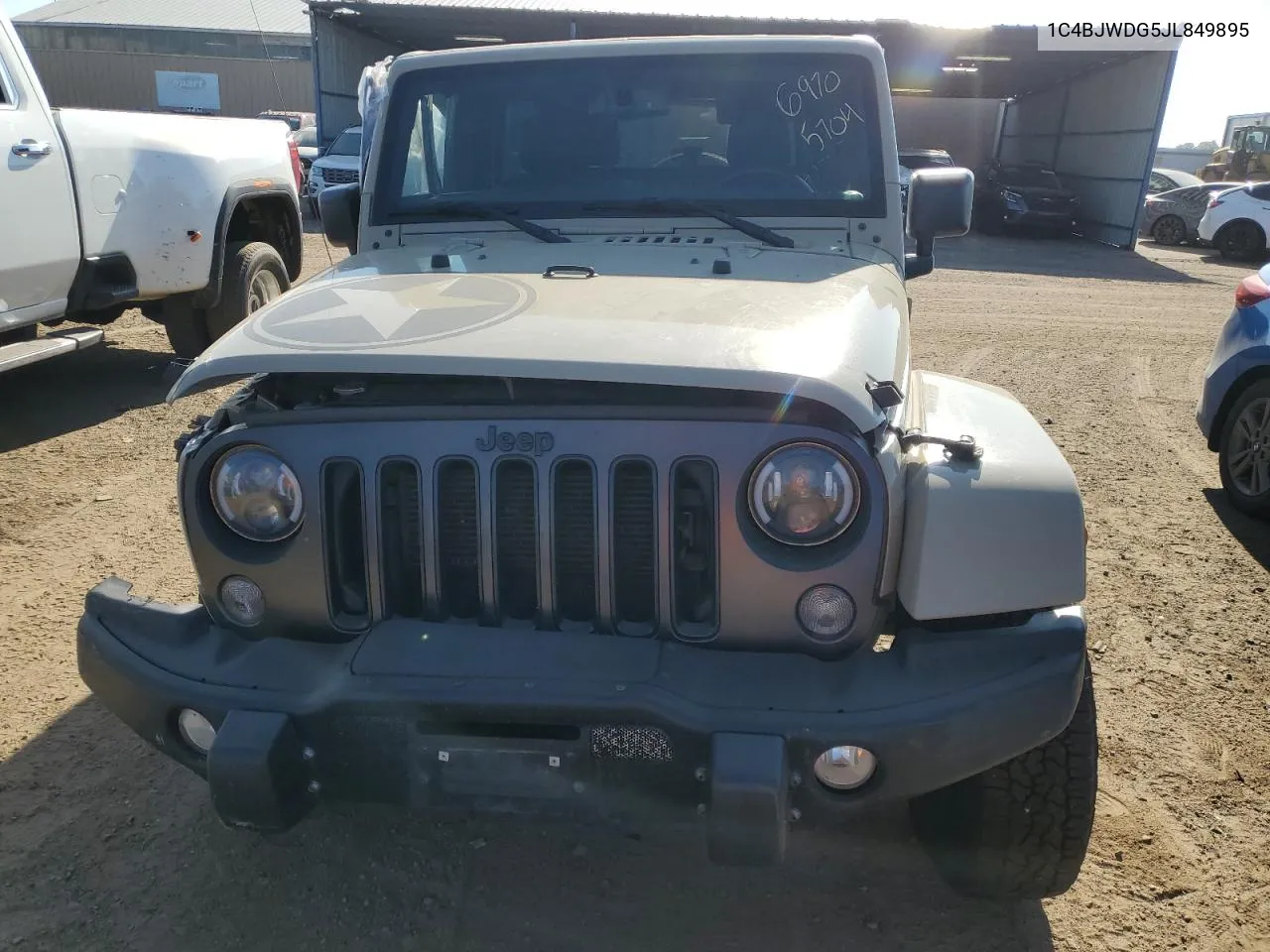 1C4BJWDG5JL849895 2018 Jeep Wrangler Unlimited Sport