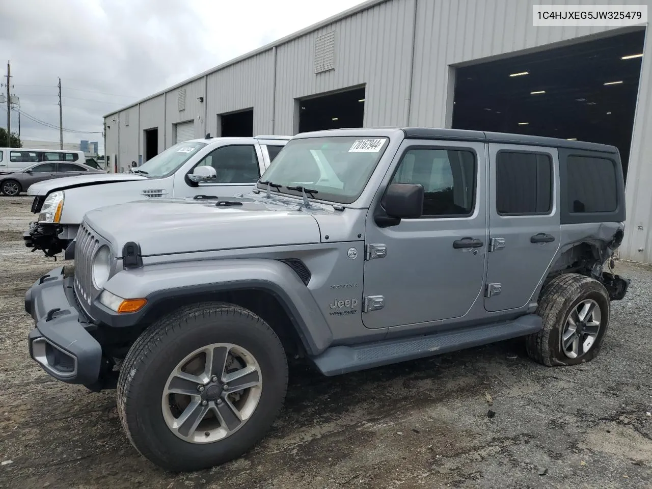 1C4HJXEG5JW325479 2018 Jeep Wrangler Unlimited Sahara