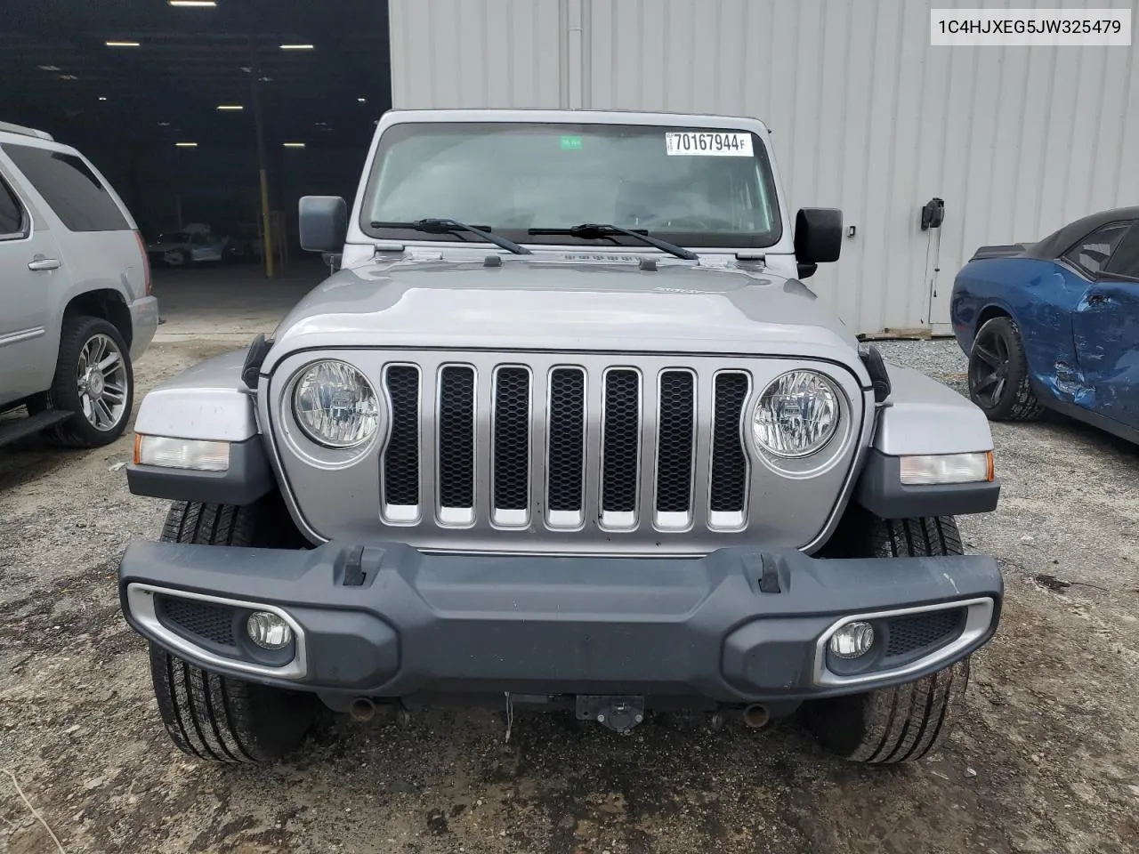 1C4HJXEG5JW325479 2018 Jeep Wrangler Unlimited Sahara