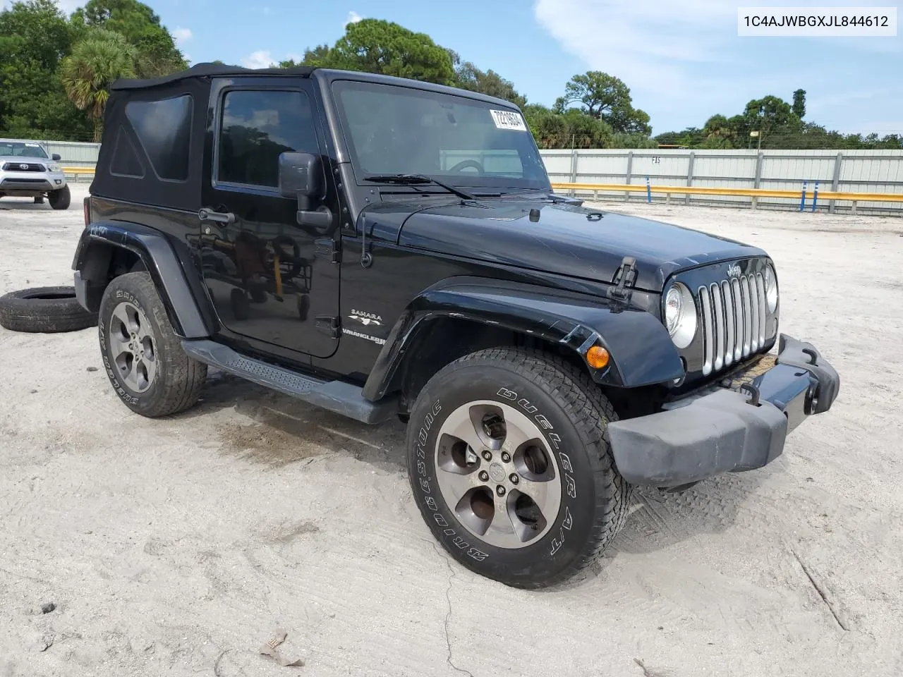 1C4AJWBGXJL844612 2018 Jeep Wrangler Sahara