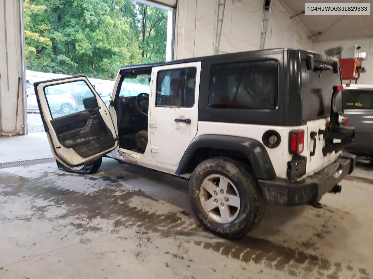 1C4HJWDG3JL829333 2018 Jeep Wrangler Unlimited Sport