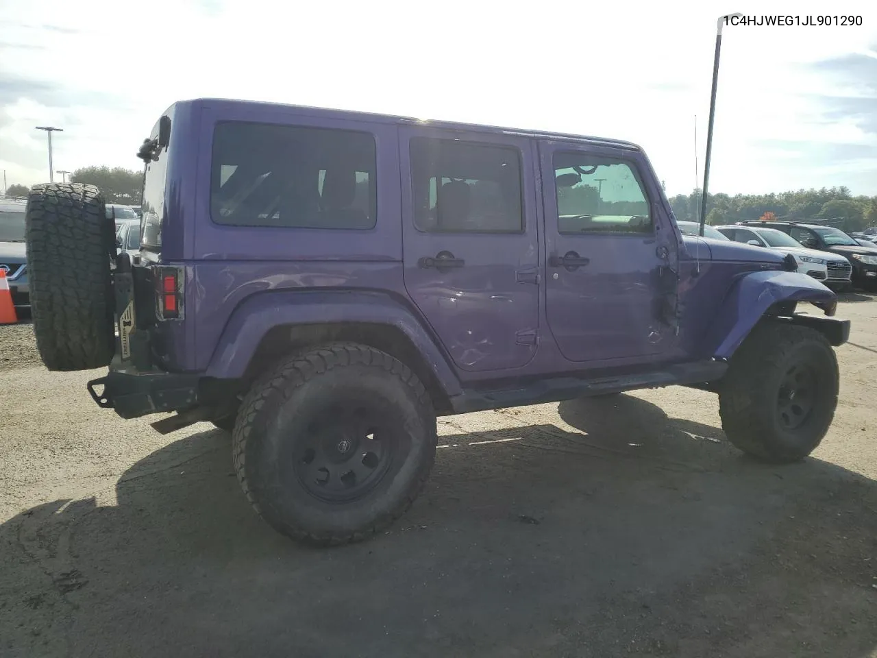 1C4HJWEG1JL901290 2018 Jeep Wrangler Unlimited Sahara