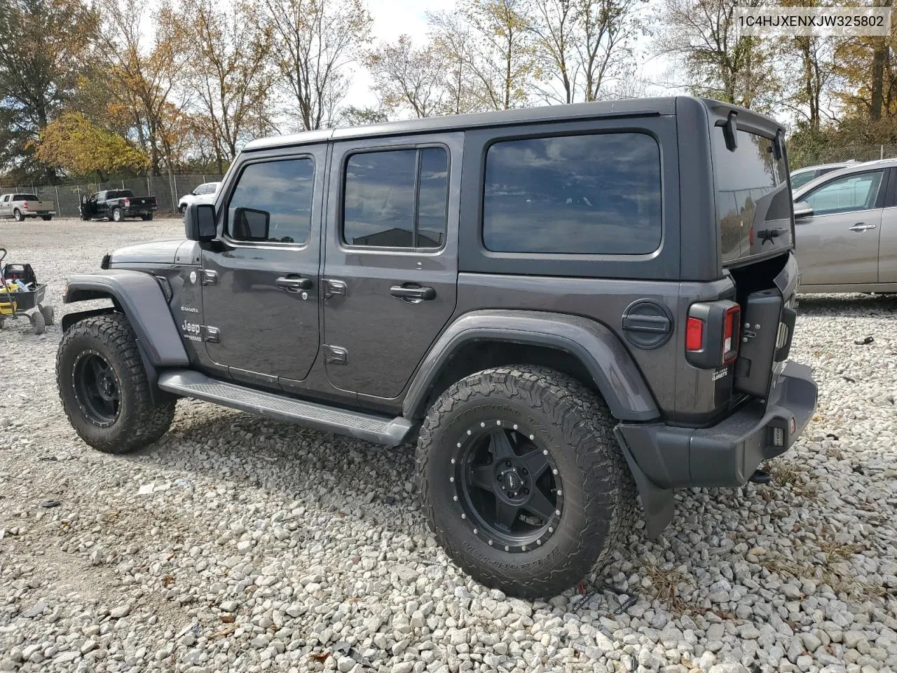 1C4HJXENXJW325802 2018 Jeep Wrangler Unlimited Sahara