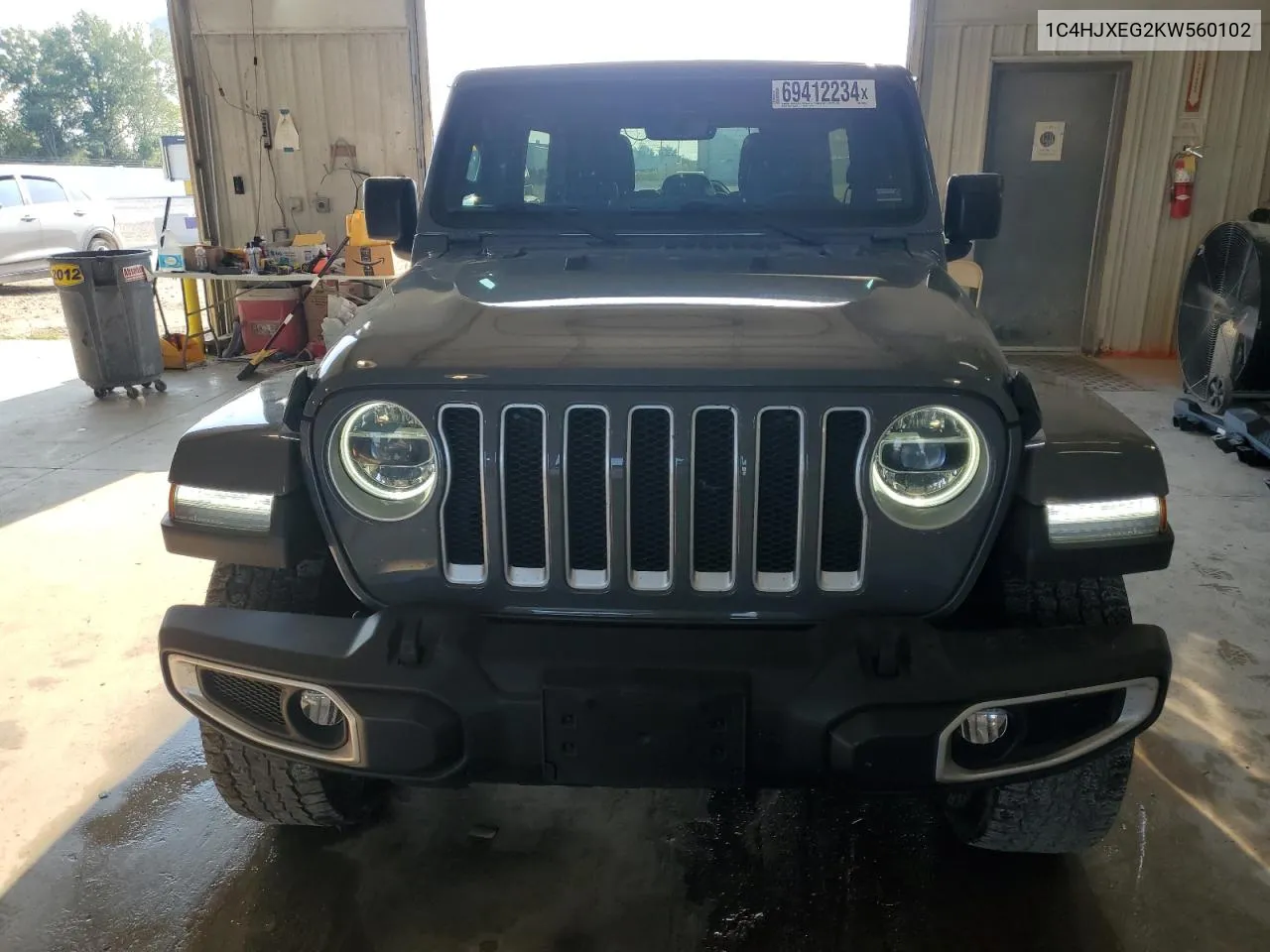 1C4HJXEG2KW560102 2019 Jeep Wrangler Unlimited Sahara