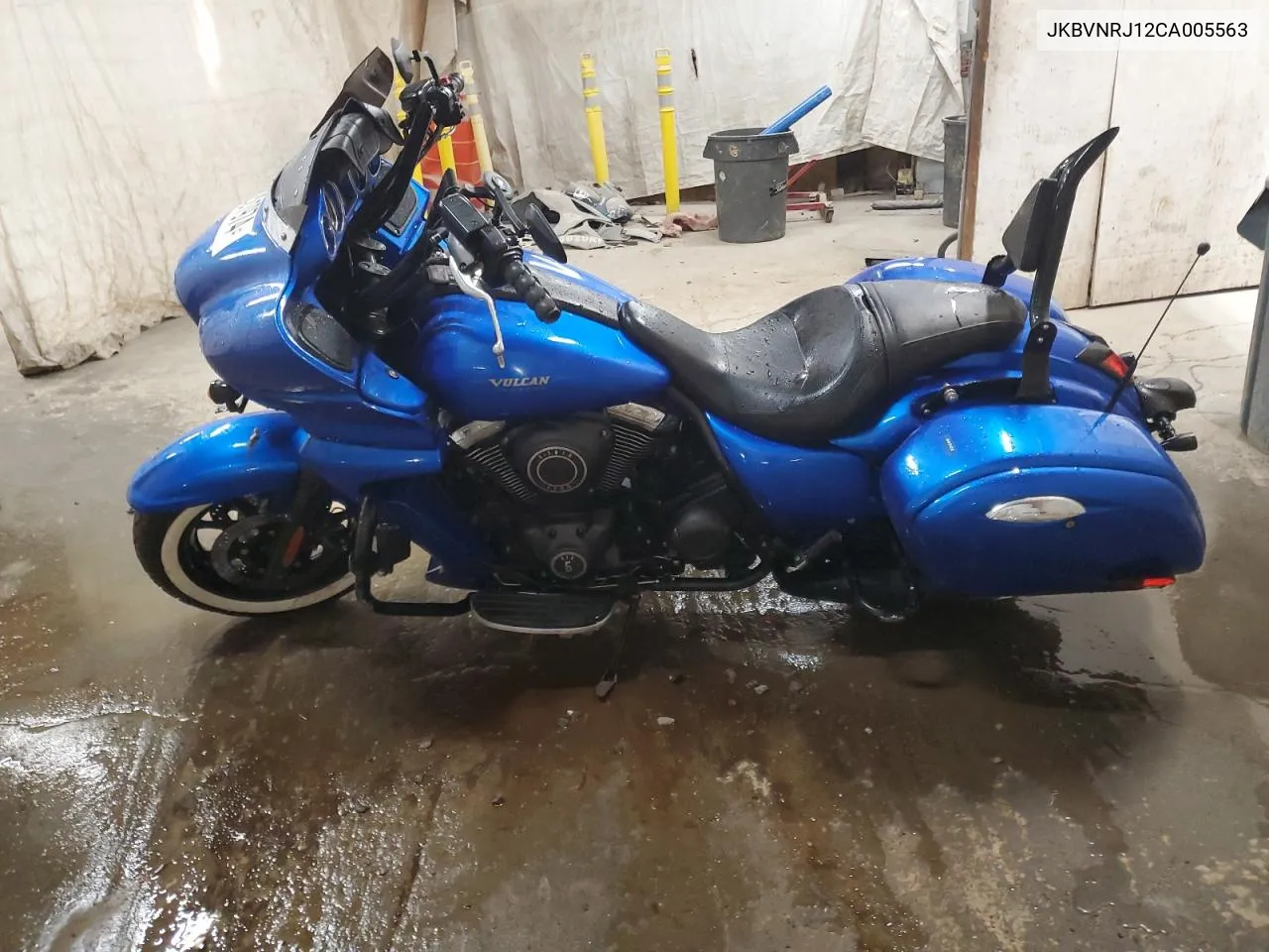 2012 Kawasaki Vn1700 J VIN: JKBVNRJ12CA005563 Lot: 77201974