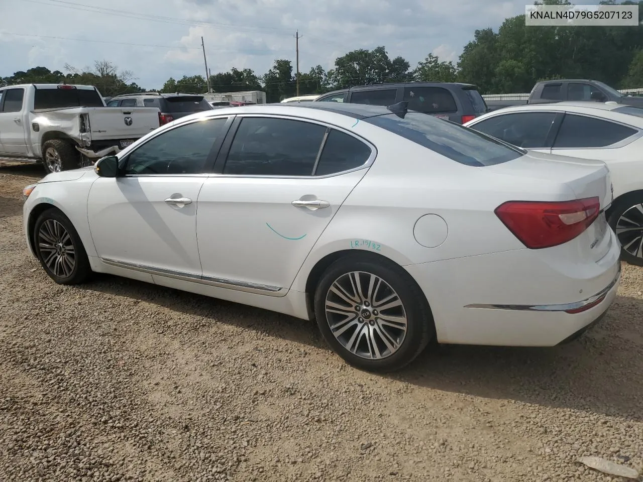 KNALN4D79G5207123 2016 Kia Cadenza Luxury