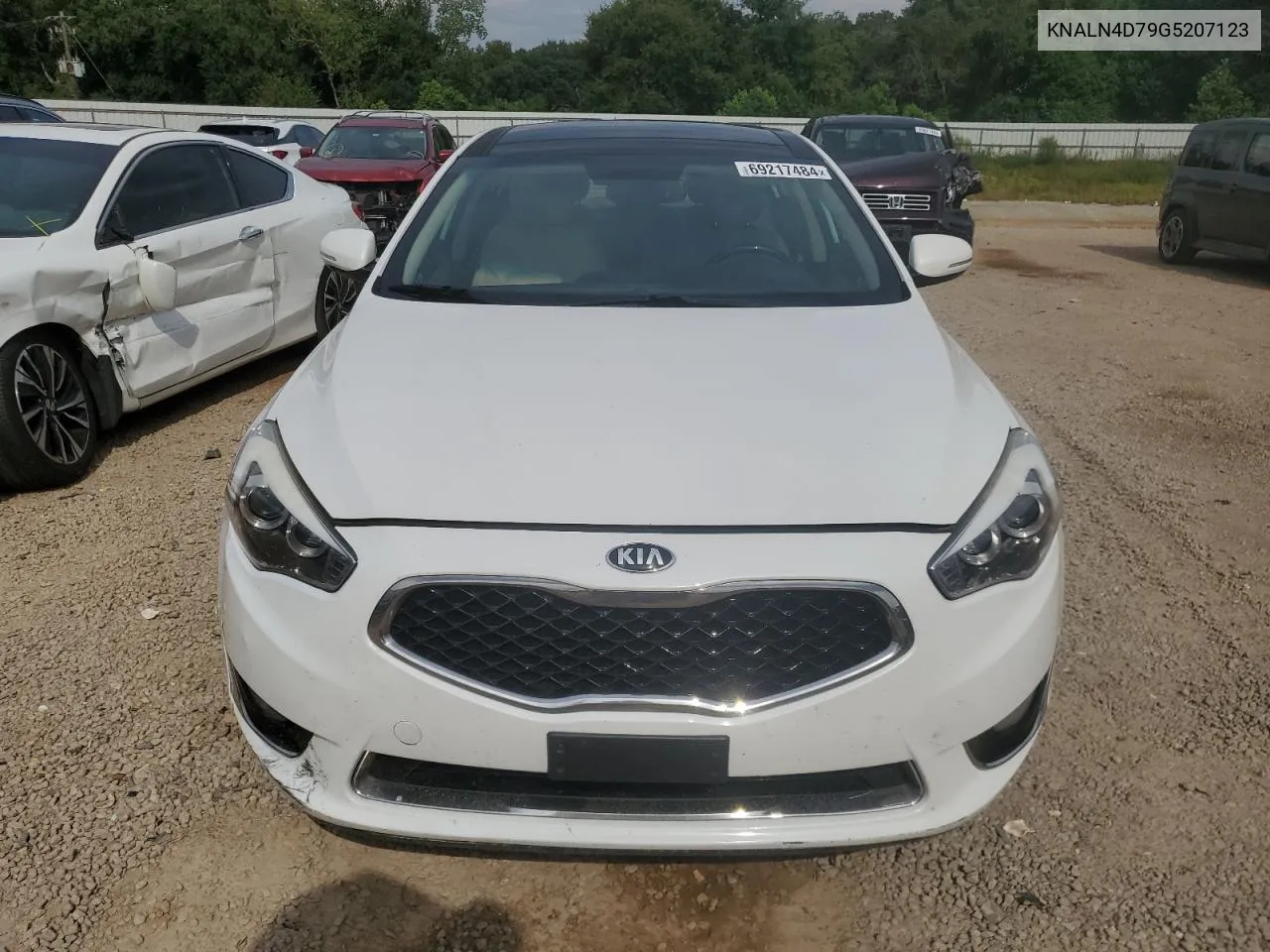 KNALN4D79G5207123 2016 Kia Cadenza Luxury