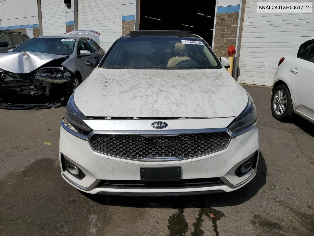 KNALC4J1XH5061712 2017 Kia Cadenza Premium