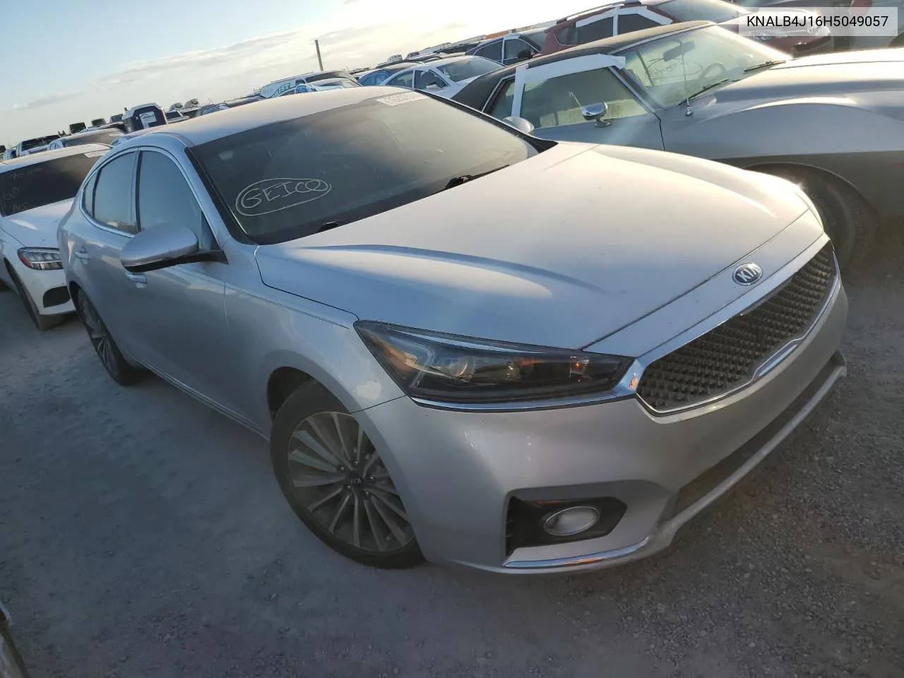 2017 Kia Cadenza Premium VIN: KNALB4J16H5049057 Lot: 76202044