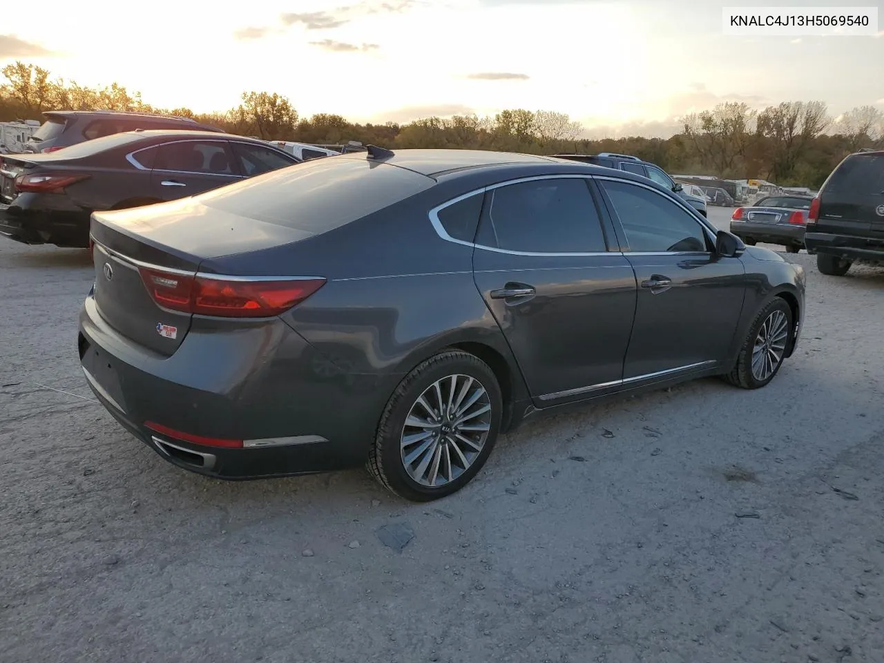 2017 Kia Cadenza Premium VIN: KNALC4J13H5069540 Lot: 77086474