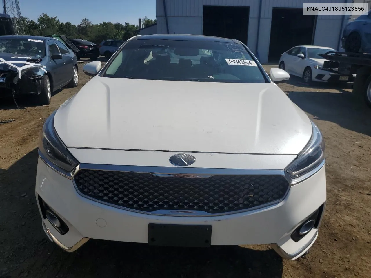 KNALC4J18J5123856 2018 Kia Cadenza Luxury