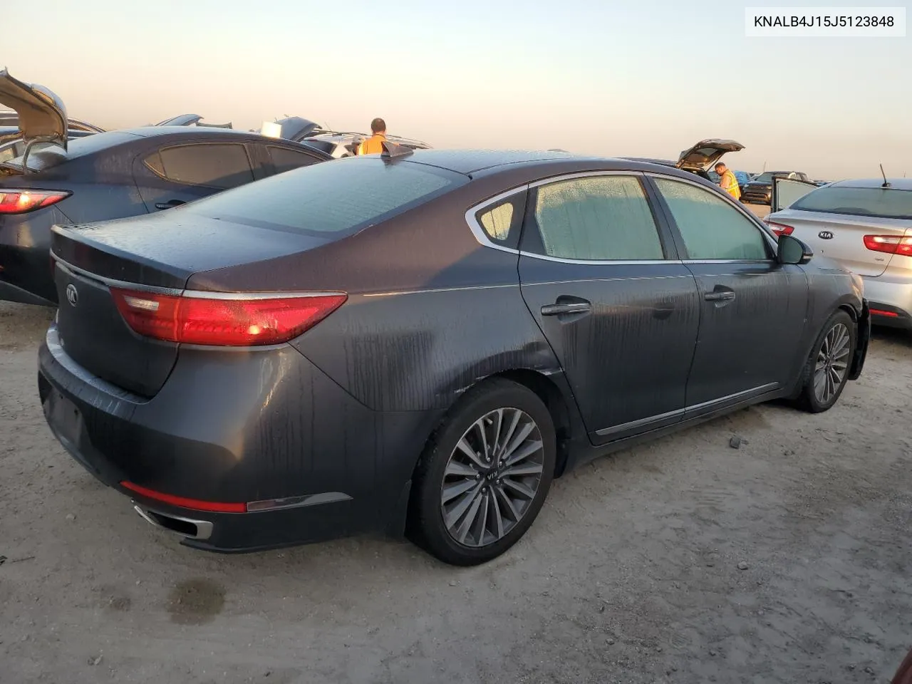 2018 Kia Cadenza Premium VIN: KNALB4J15J5123848 Lot: 76187204