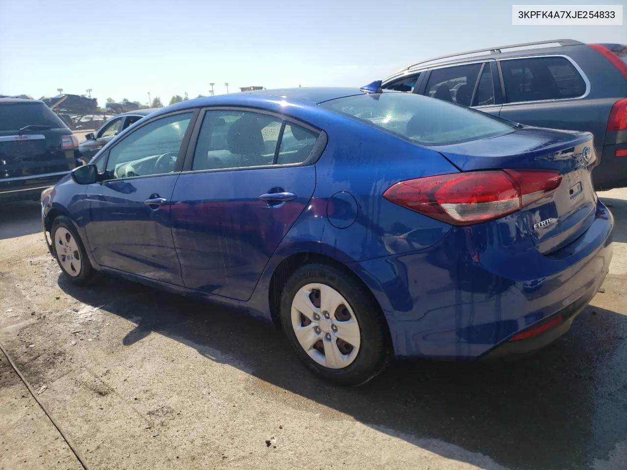 3KPFK4A7XJE254833 2018 Kia Forte Lx