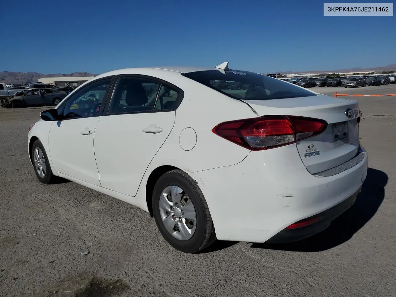 3KPFK4A76JE211462 2018 Kia Forte Lx