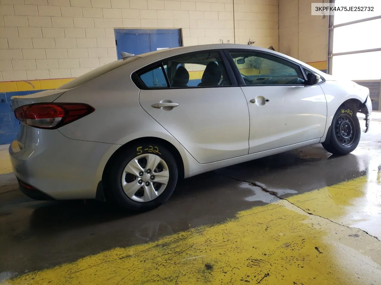 3KPFK4A75JE252732 2018 Kia Forte Lx