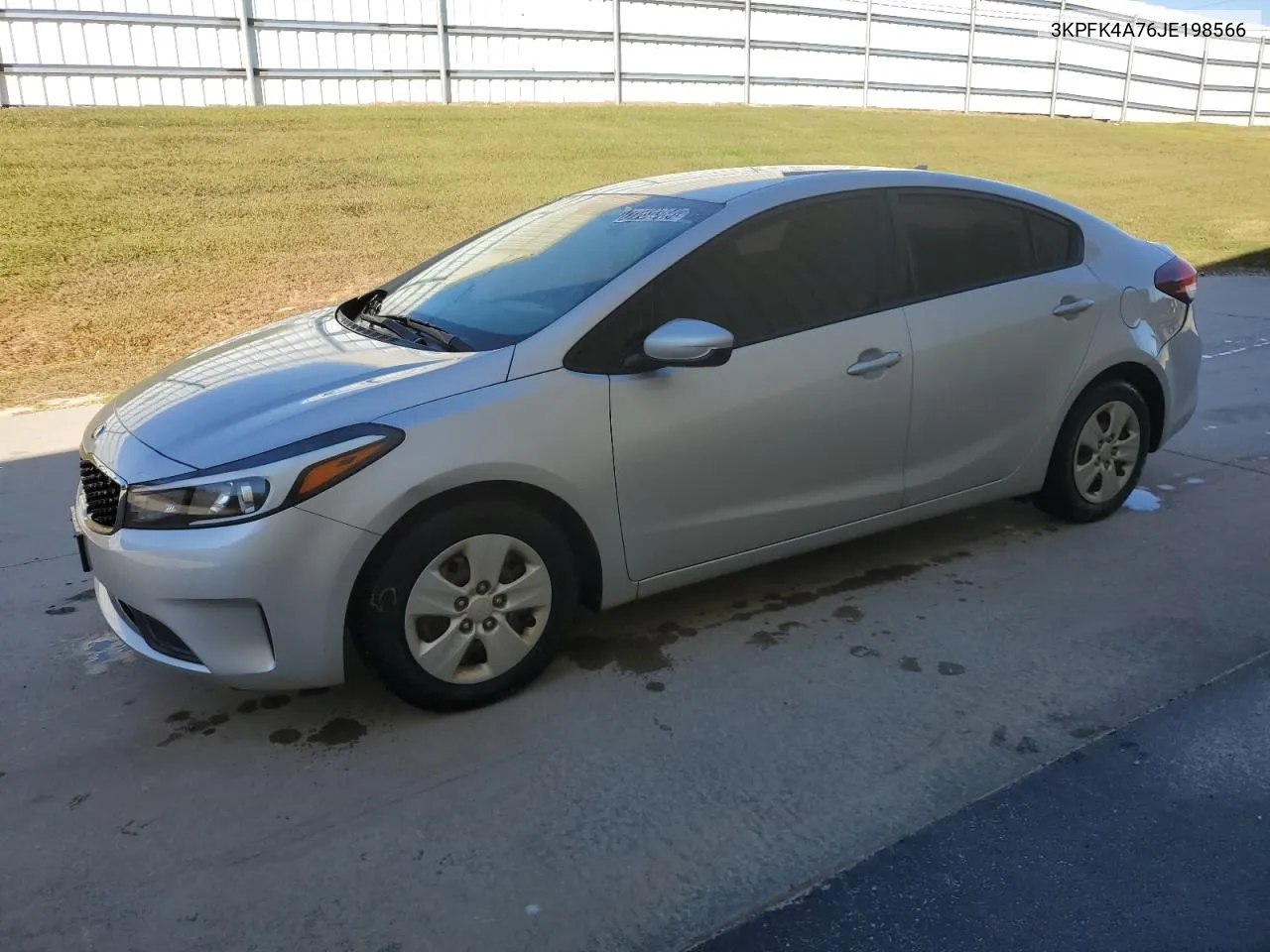 2018 Kia Forte Lx VIN: 3KPFK4A76JE198566 Lot: 77080384