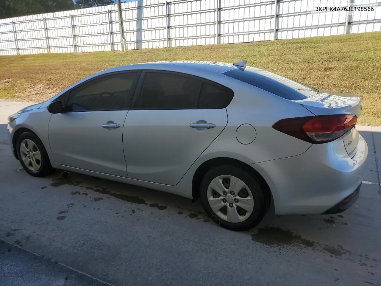 2018 Kia Forte Lx VIN: 3KPFK4A76JE198566 Lot: 77080384