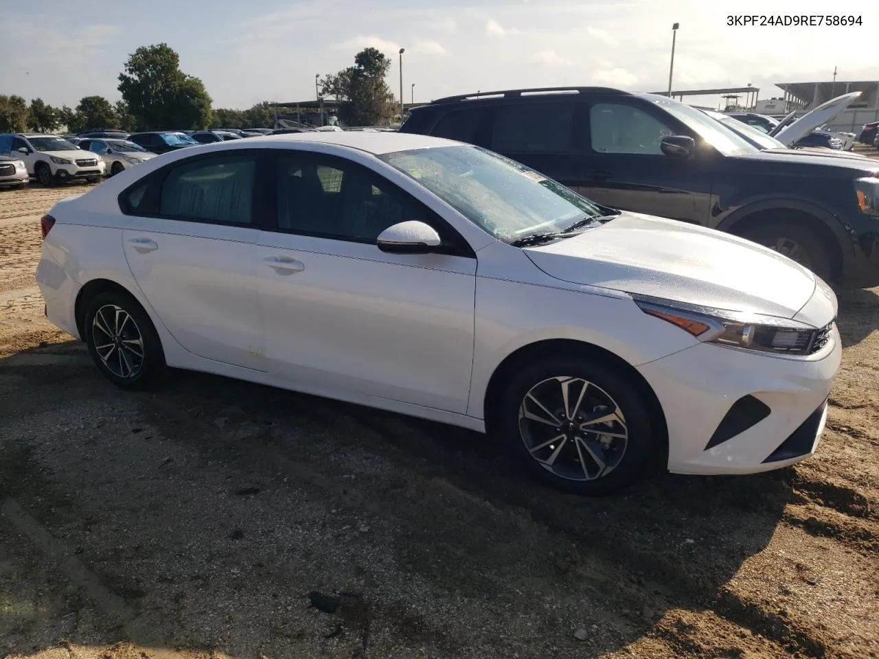 2024 Kia Forte Lx VIN: 3KPF24AD9RE758694 Lot: 71587254