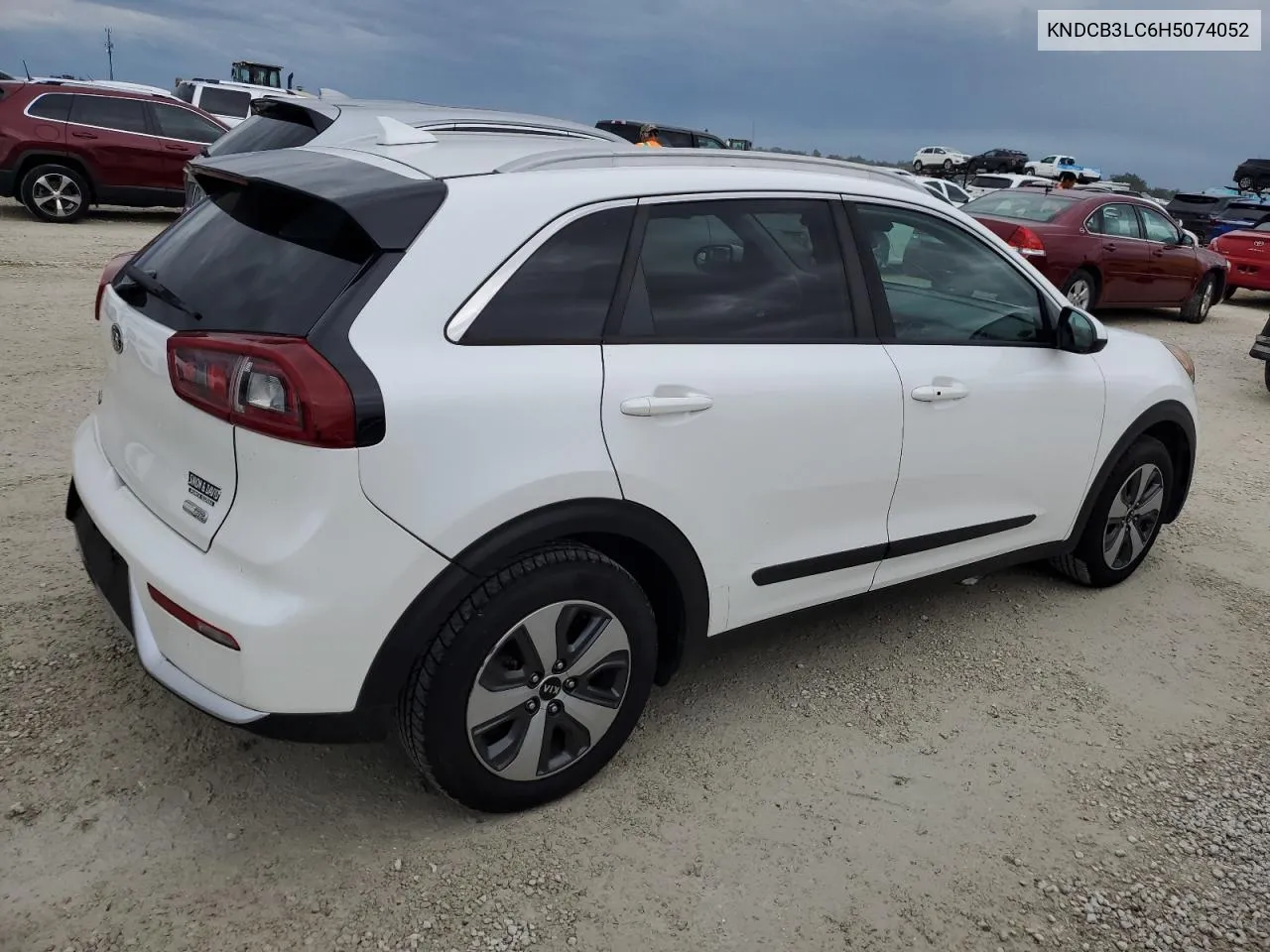 KNDCB3LC6H5074052 2017 Kia Niro Fe