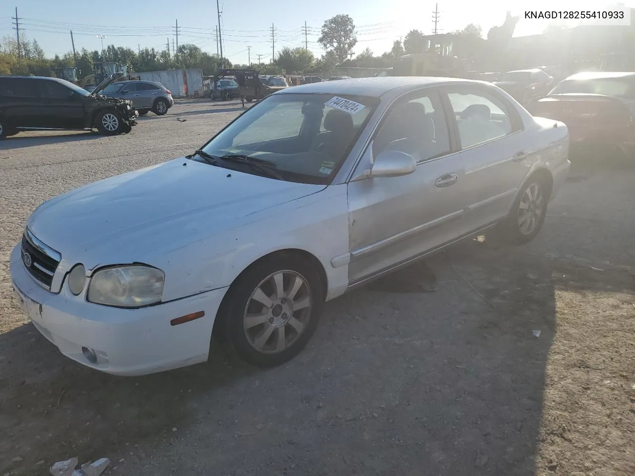 2005 Kia Optima Lx VIN: KNAGD128255410933 Lot: 74470424