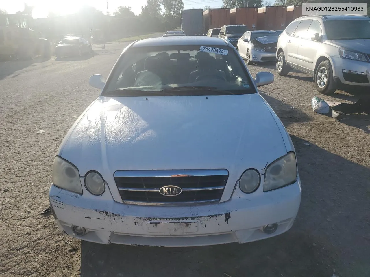 2005 Kia Optima Lx VIN: KNAGD128255410933 Lot: 74470424