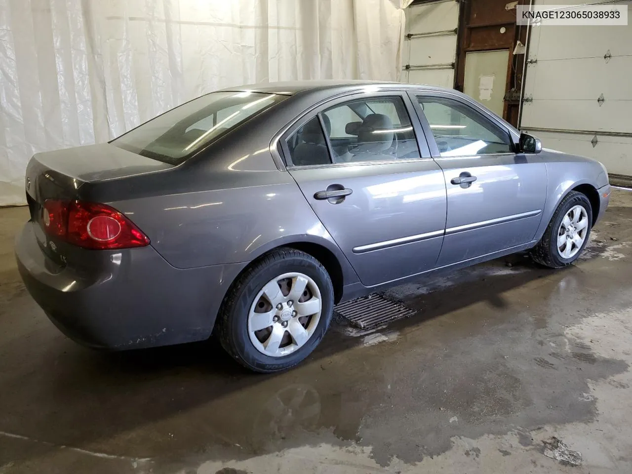 2006 Kia Optima Lx VIN: KNAGE123065038933 Lot: 77798664