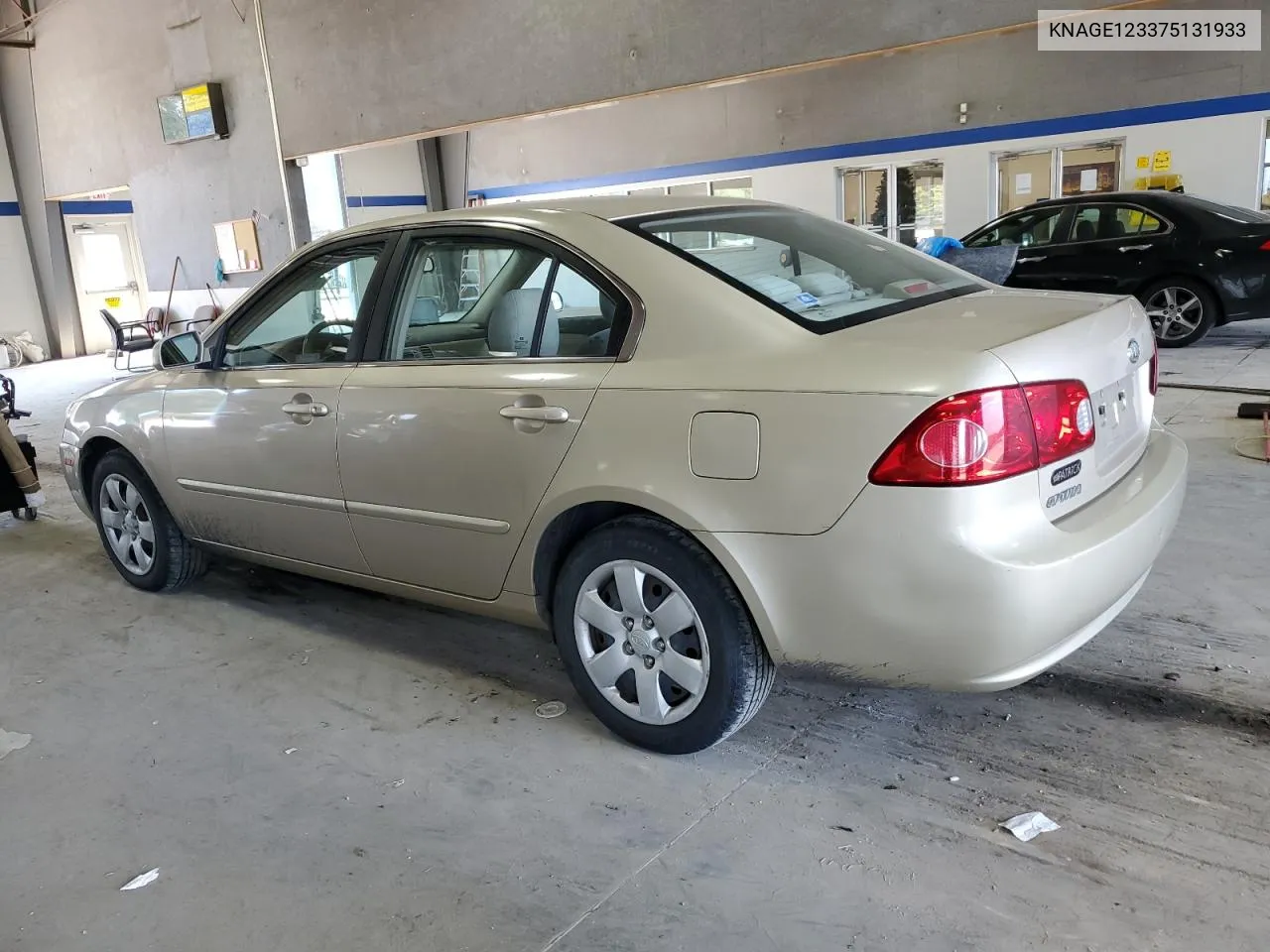 2007 Kia Optima Lx VIN: KNAGE123375131933 Lot: 69493464