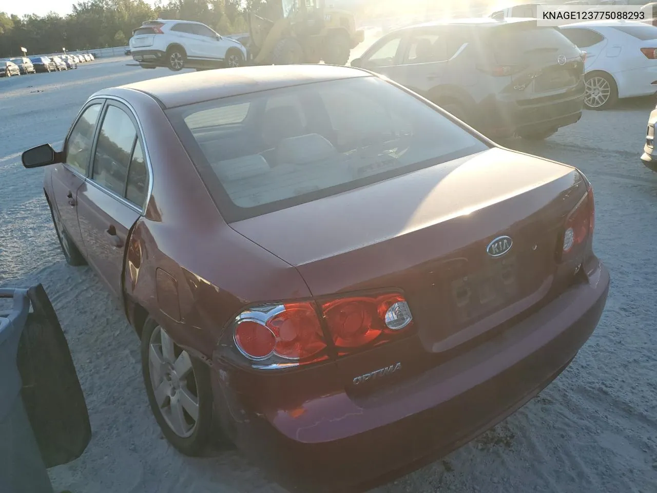 2007 Kia Optima Lx VIN: KNAGE123775088293 Lot: 74724844