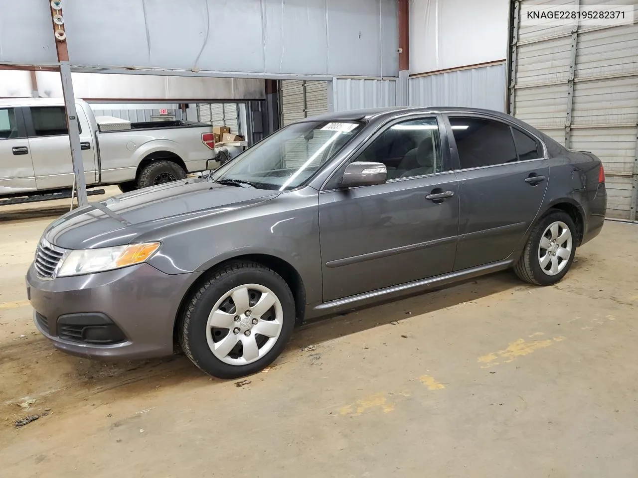 2009 Kia Optima Lx VIN: KNAGE228195282371 Lot: 70035024