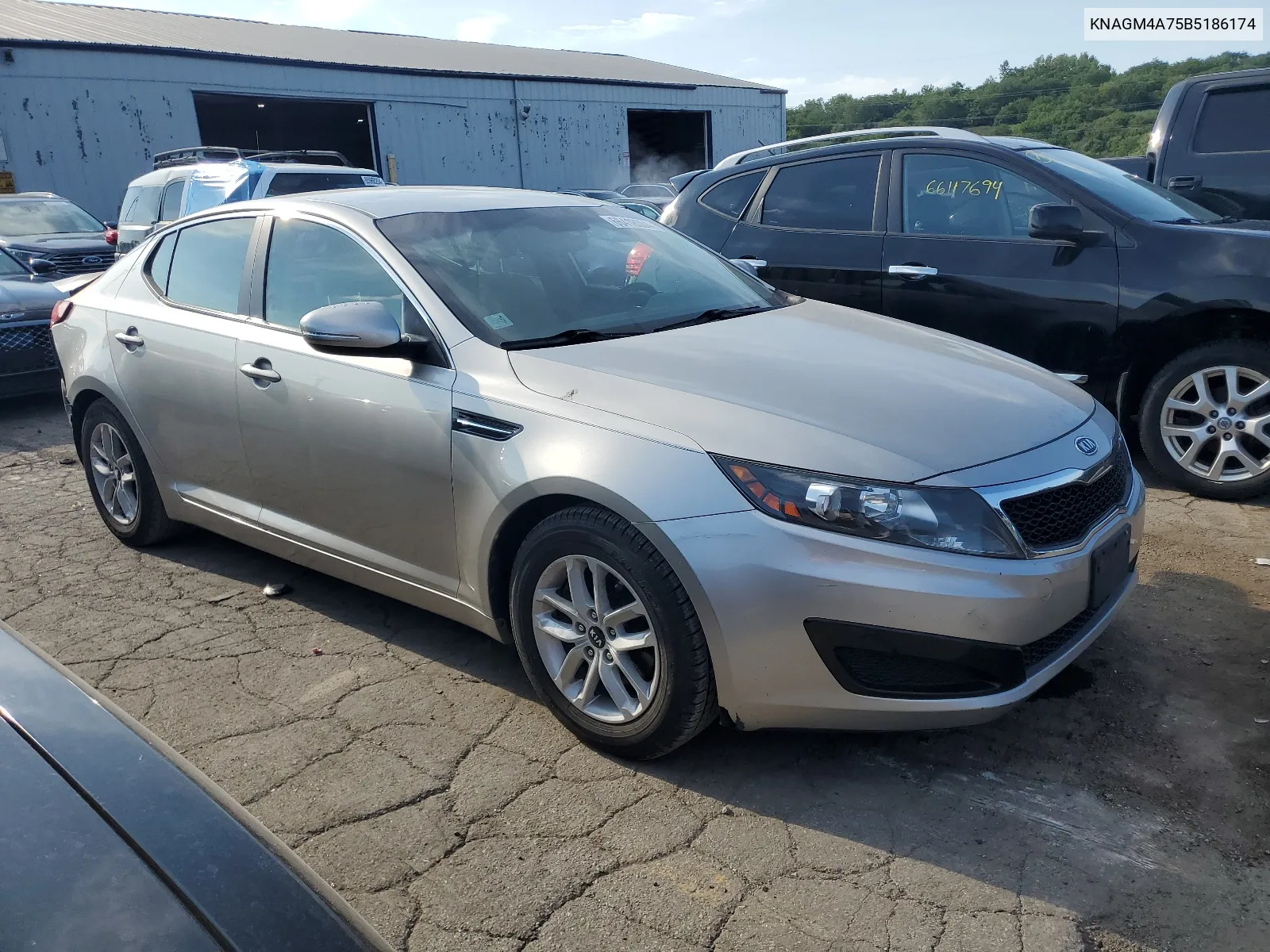 KNAGM4A75B5186174 2011 Kia Optima Lx