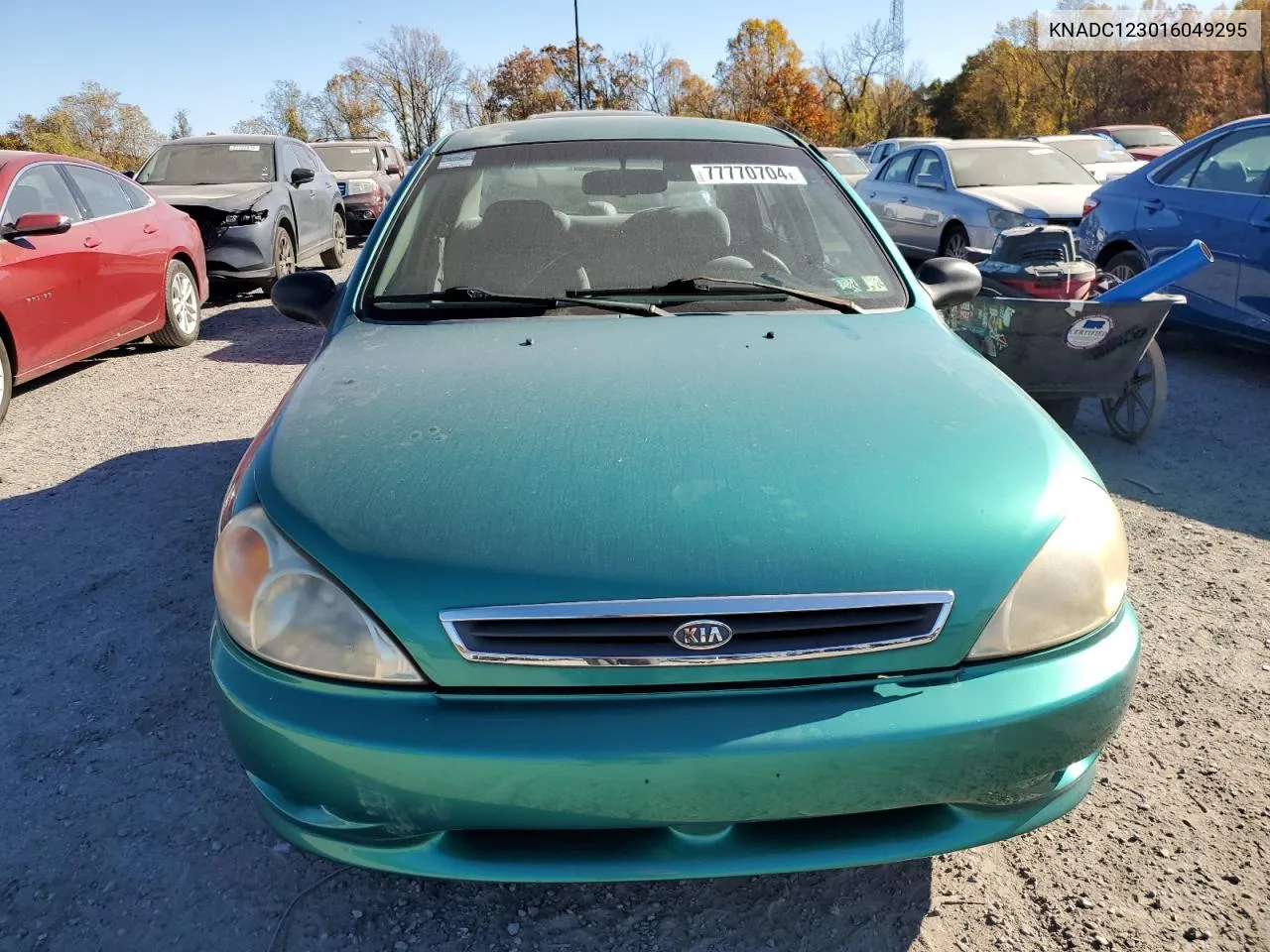 2001 Kia Rio VIN: KNADC123016049295 Lot: 77770704