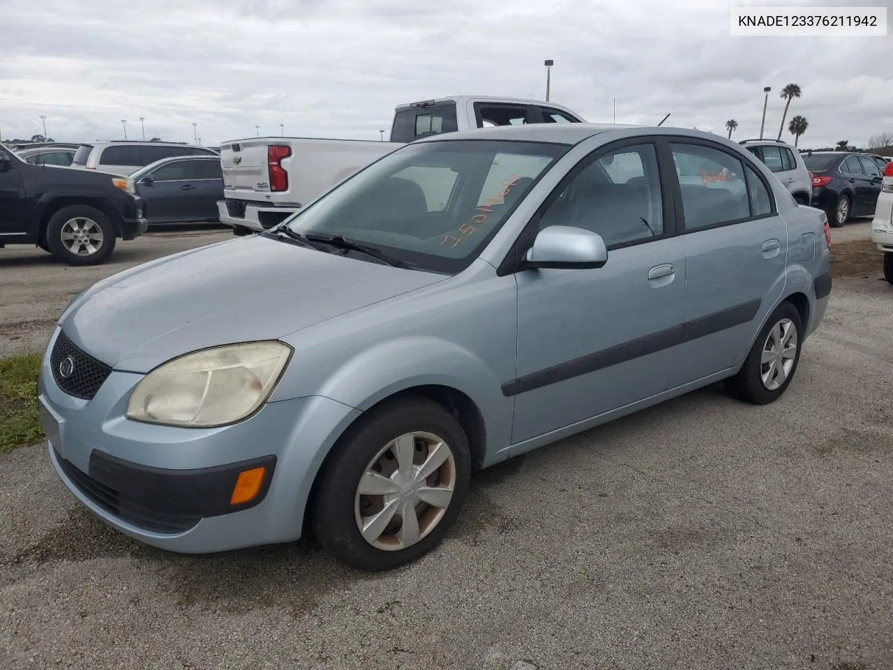 2007 Kia Rio Base VIN: KNADE123376211942 Lot: 75014014