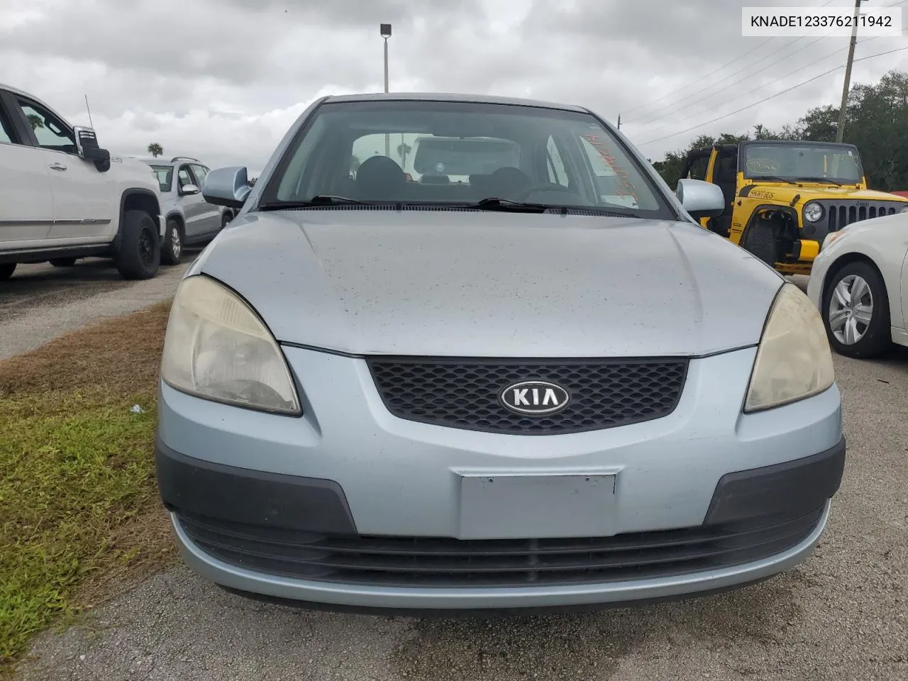 2007 Kia Rio Base VIN: KNADE123376211942 Lot: 75014014